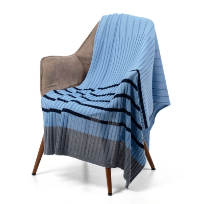 
                                                Friolenta blanket, blue with light blue.
                                                