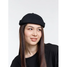 Marinero black cap without a visor.