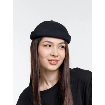
                                                Marinero black cap without a visor.
                                                