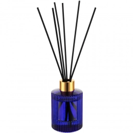 Aromatic diffuser Fragnola, spicy wood and cardamom, dark blue.