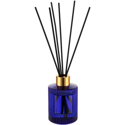 
                                                Aromatic diffuser Fragnola, spicy wood and cardamom, dark blue.
                                                