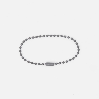
                                                Sharic grey fastening chain.
                                                