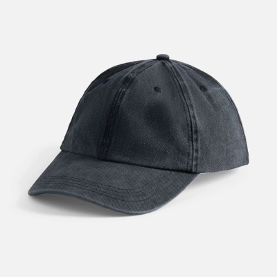 
                                                Berwi black baseball cap.
                                                