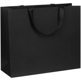 Manilla L black paper bag.