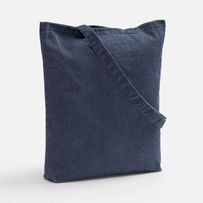 
                                                Berwi dark blue shopping bag.
                                                