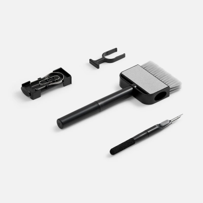 
                                                Brosset black gadget care set.
                                                