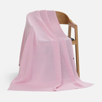 
                                                Voyage blanket in a pink case.
                                                