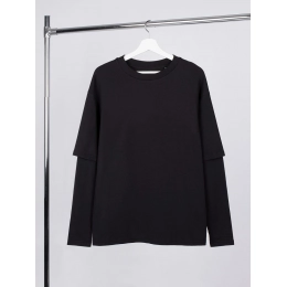 Oversized black Kosmos t-shirt with double sleeves.