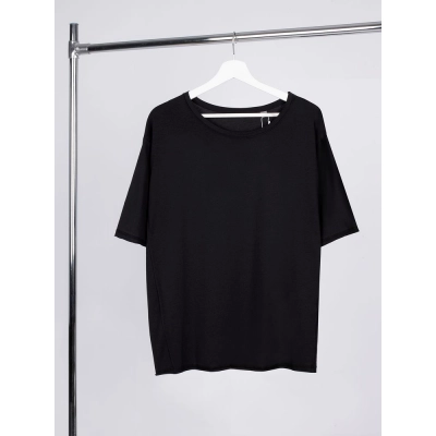 
                                                Oversized unisex Vozduh black T-shirt.
                                                