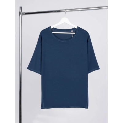 
                                                Oversized unisex Vozduh dark blue t-shirt.
                                                