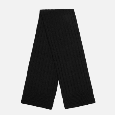 
                                                Bellish black scarf.
                                                