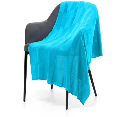 
                                                Rombus turquoise blanket.
                                                