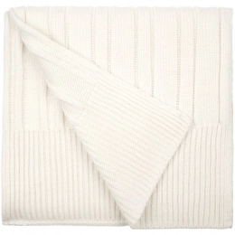 Knit Beat white (milky) scarf.