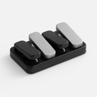 
                                                Anti-stress clicker Clacky, black with silver.
                                                