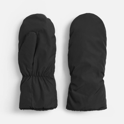 
                                                Warmshape black mittens.
                                                