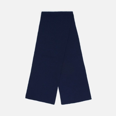 
                                                Catch Match dark blue scarf.
                                                