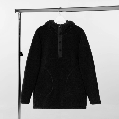 
                                                Unisex black Oblako anorak.
                                                