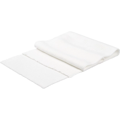 
                                                Yong white scarf.
                                                