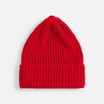 
                                                Bright red Yong cap.
                                                