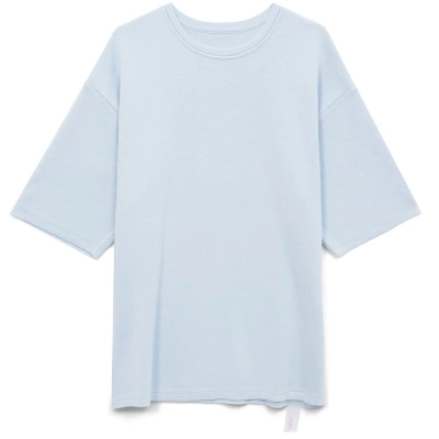 
                                                Short-sleeved Siluetti Volumica jumper, light blue.
                                                