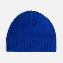Bright blue Sorang hat.