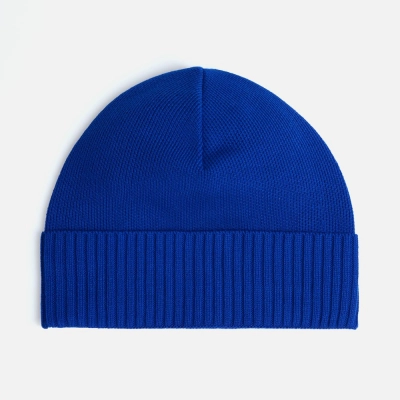 
                                                Bright blue Sorang hat.
                                                