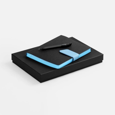 
                                                Boom set, black with blue.
                                                