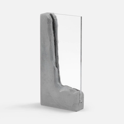 
                                                Rocktica stele
                                                