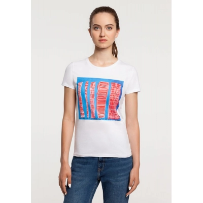 
                                                Women's T-shirt 