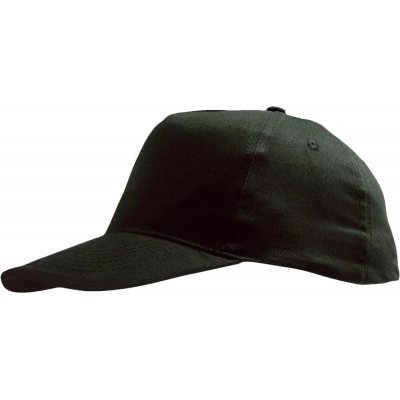 
                                                Sunny black baseball cap.
                                                
