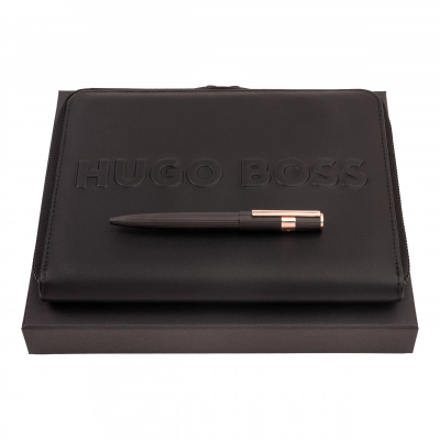 
                                                Подарочный набор HUGO BOSS: ручка и папка A5 - HSV2854E + HTM209A
                                                