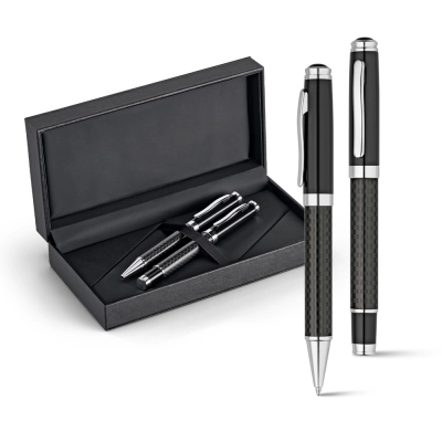 
                                            CHESS. Roller pen and ball pen set in metal and carbon fibre
                                            