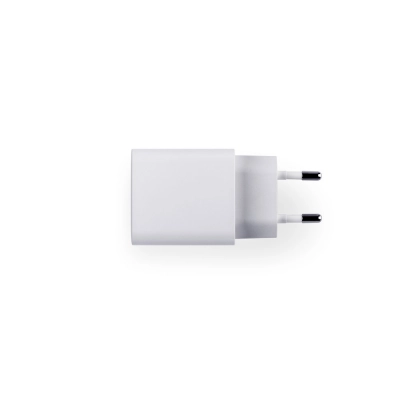 
                                                Адаптер питания WEGENER с портом USB-A 18 Вт и USB-C 20 Вт
                                                