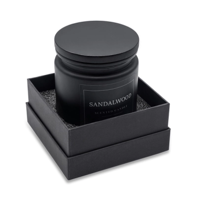 Черная свеча с ароматом сандалового дерева