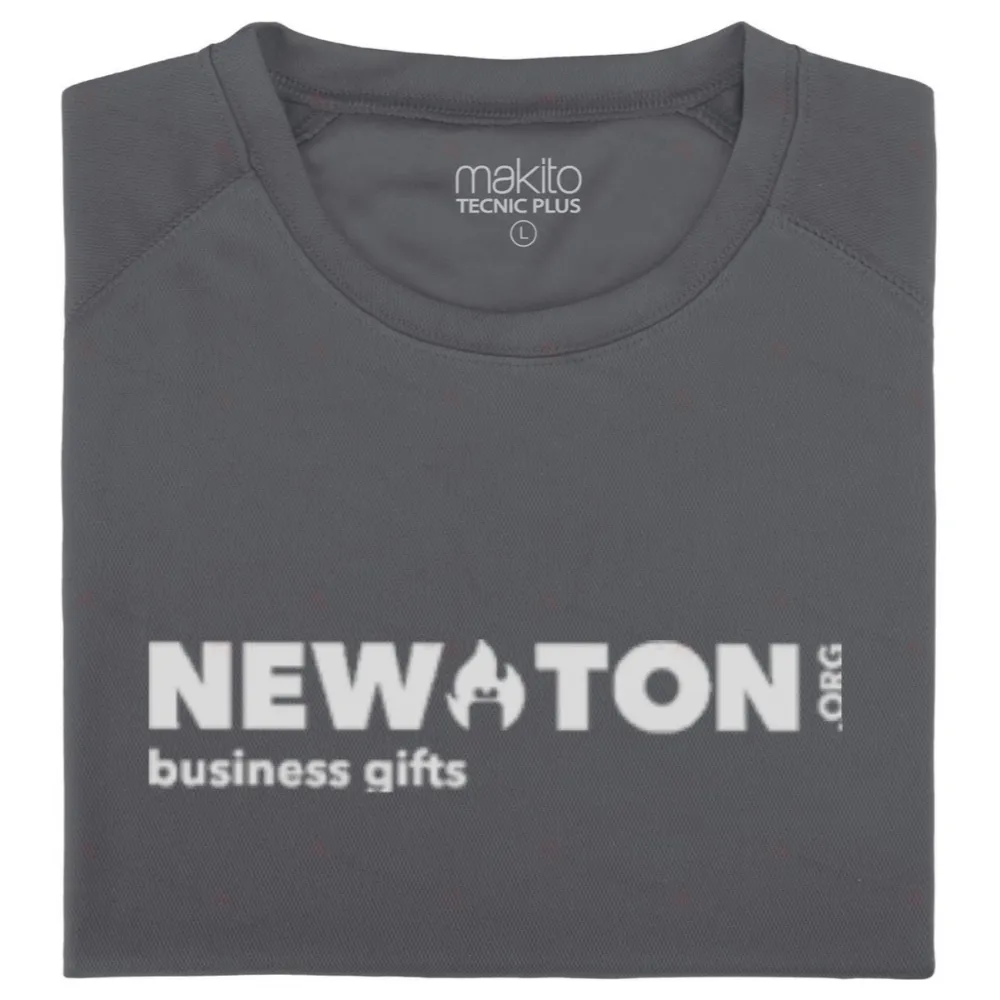 Спортивная футболка