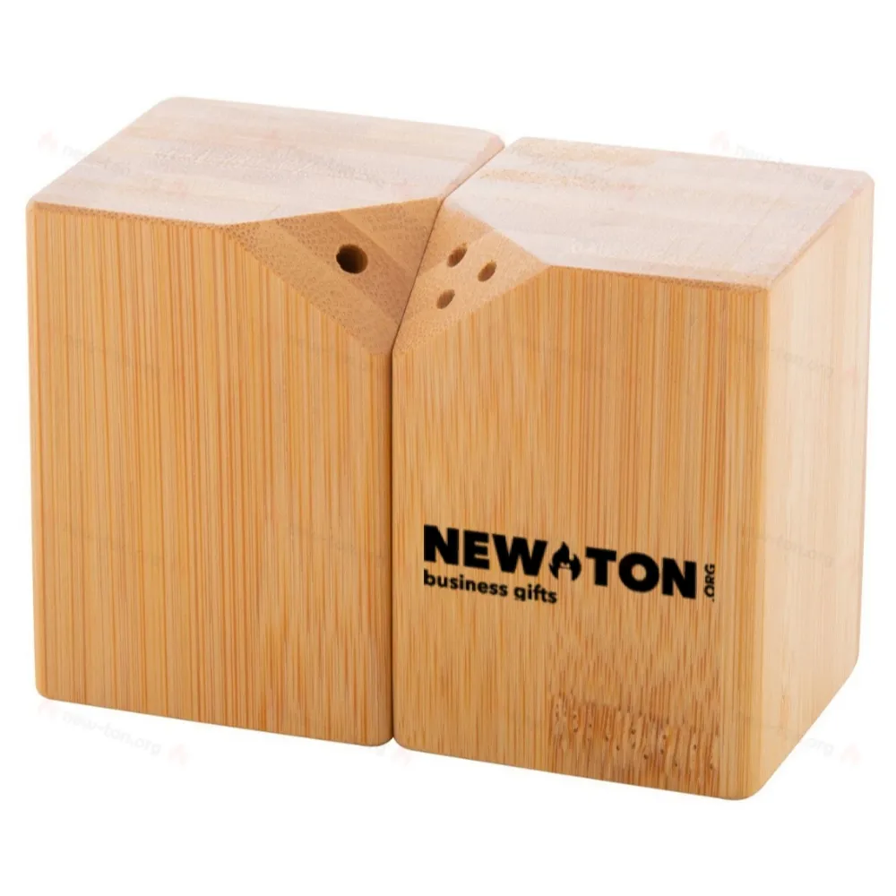 Набор из солонки и перечницы