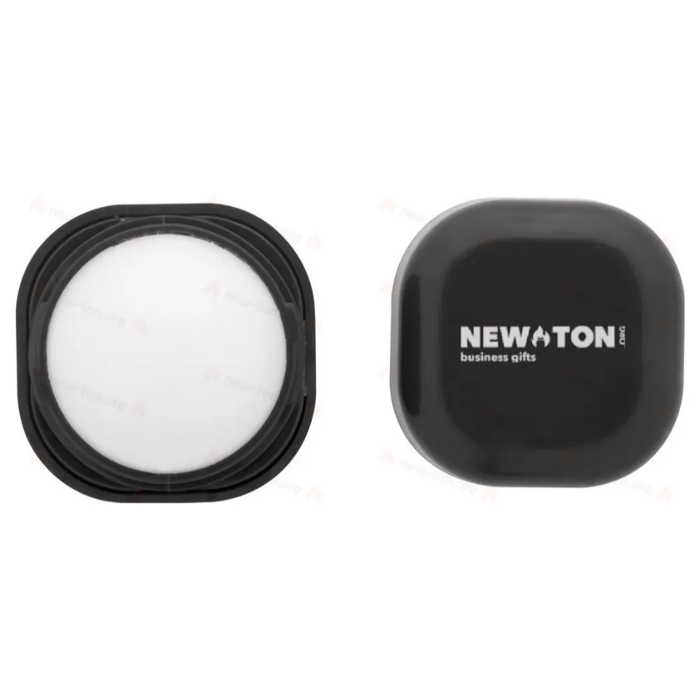 
                                            Увлажняющий бальзам для губ
                                            