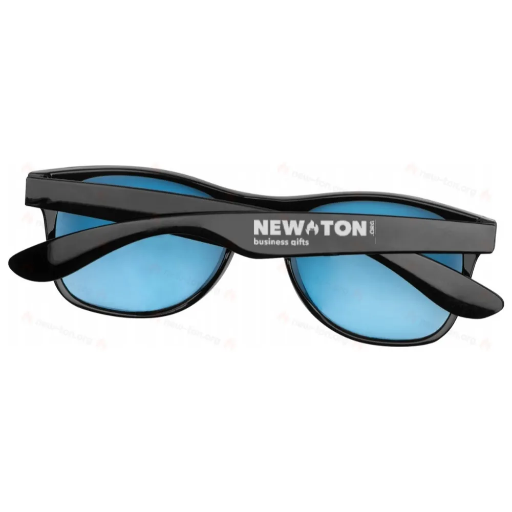 Солнцезащитные очки с цветными стеклами