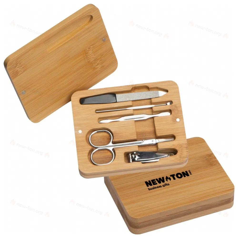 
                                            Manicure set in bamboo case
                                            