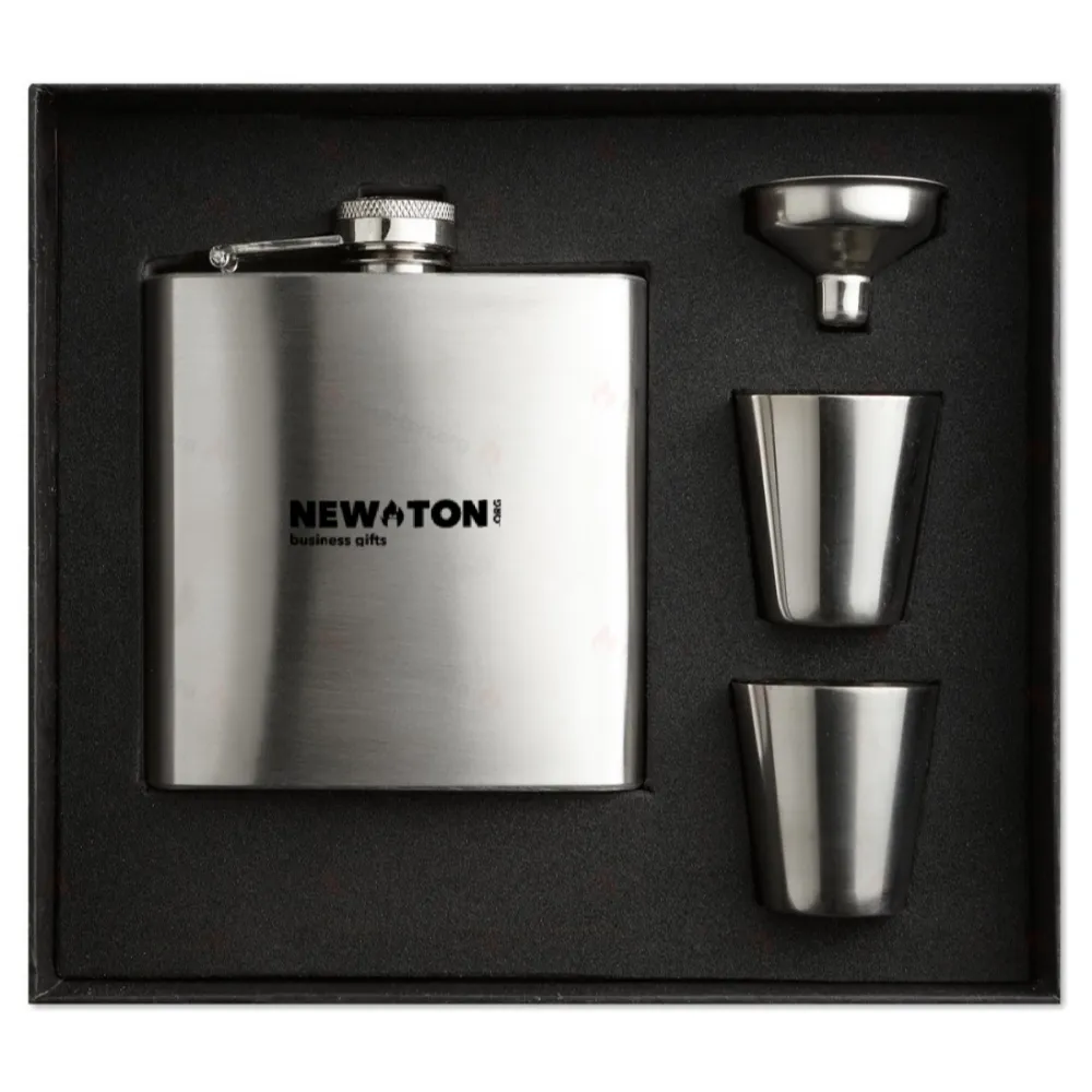 Набор фляга, рюмки и воронка