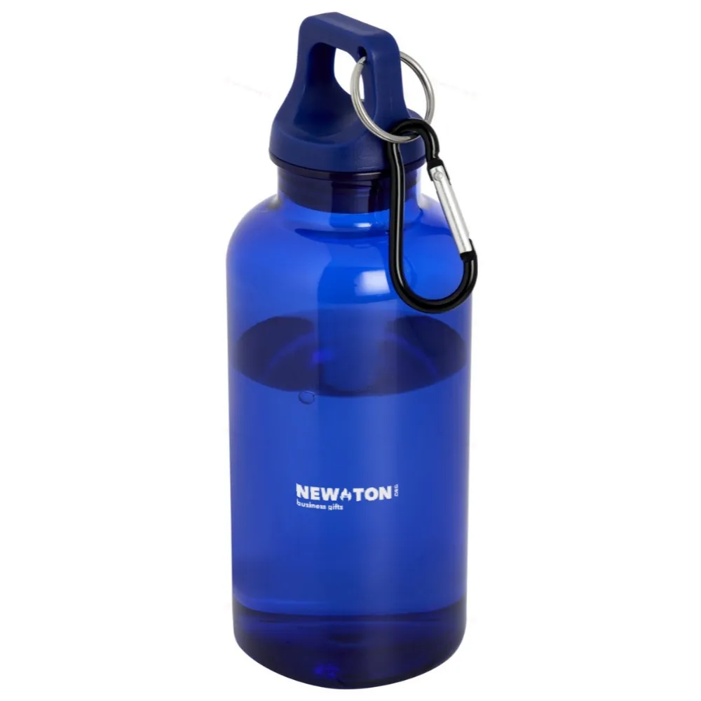 Oregon - это бутылка для воды объемом 400 мл с карабином, изготовленная из переработанных пластиковых материалов с сертификатом. Oregon - это бутылка для воды объемом 400 мл с карабином, изготовленная из переработанных пластиковых материалов с сертификатом.