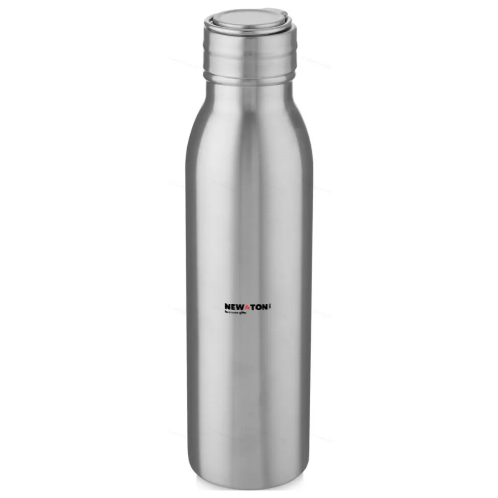 
                                                Harper offers a 700 ml water bottle with a metal loop made of stainless steel and certified by RCS.
                                                