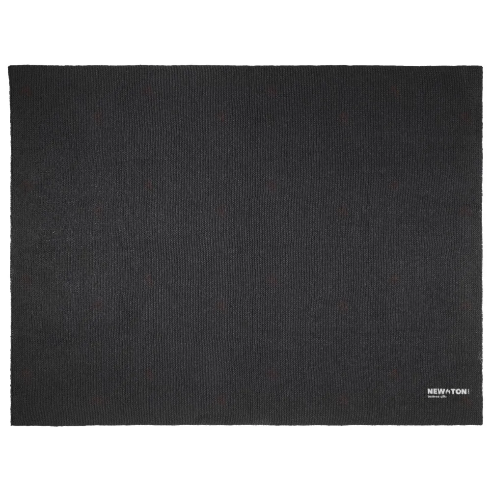 
                                            Suzy blanket made of polyester knit fabric with GRS certification, measuring 150 x 120 cm.
                                            