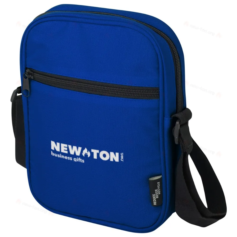 
                                            Byron shoulder bag with a capacity of 2 liters made from recycled materials with GRS certification.
                                            