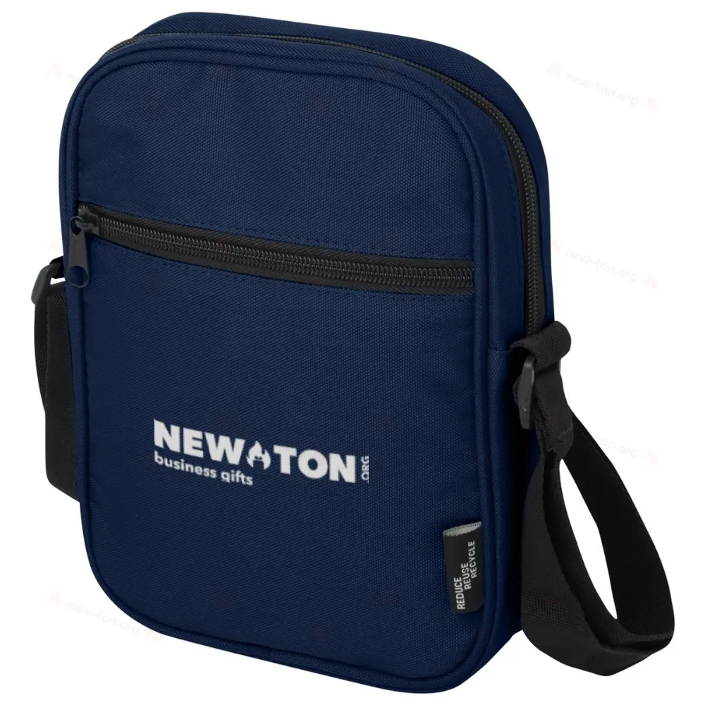 
                                            Byron shoulder bag with a capacity of 2 liters made from recycled materials with GRS certification.
                                            