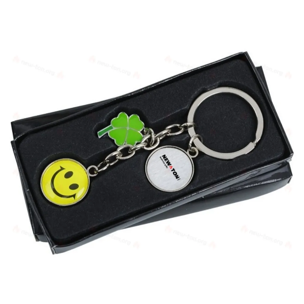
                                            Luck metal keyring, silver
                                            