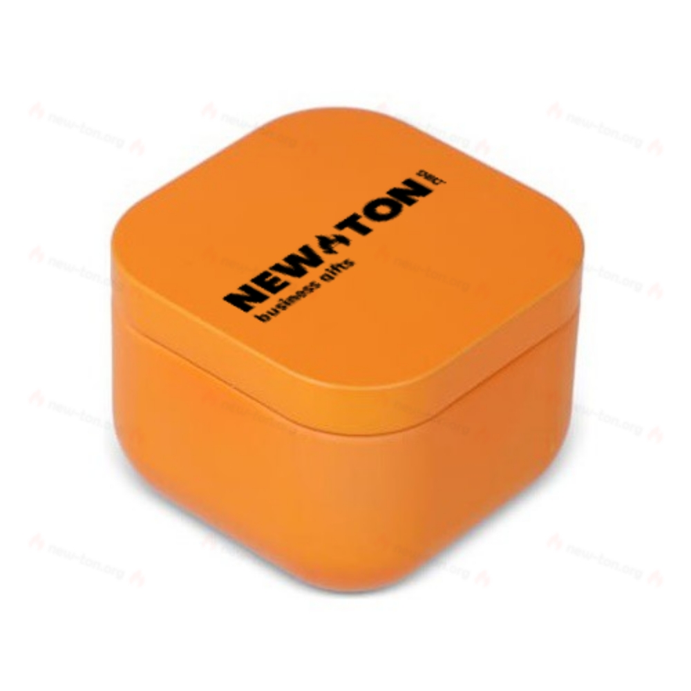 Квадратная ароматизированная свеча в переработанной жестяной банке