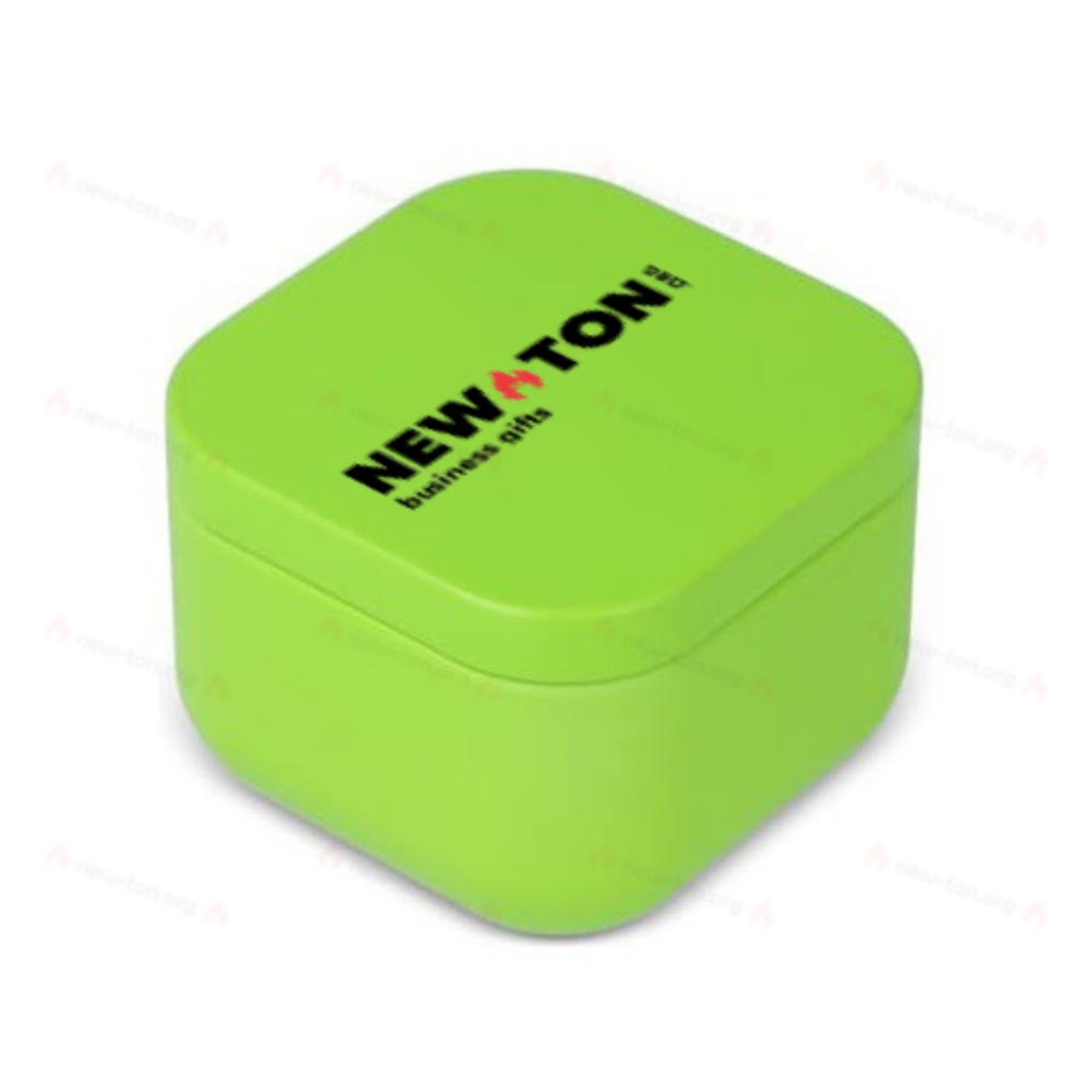 Квадратная ароматизированная свеча в переработанной жестяной банке